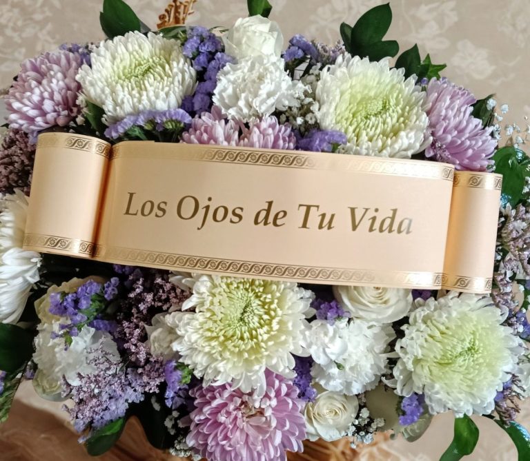Arreglo Funeraria Tonos Rosados centro funerario tierno en tonos rosa y malva. arreglo de flores delicado con entrega rápida el mismo día en maspalomas.
